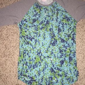 Medium LulaRoe Randy baseball Tee
